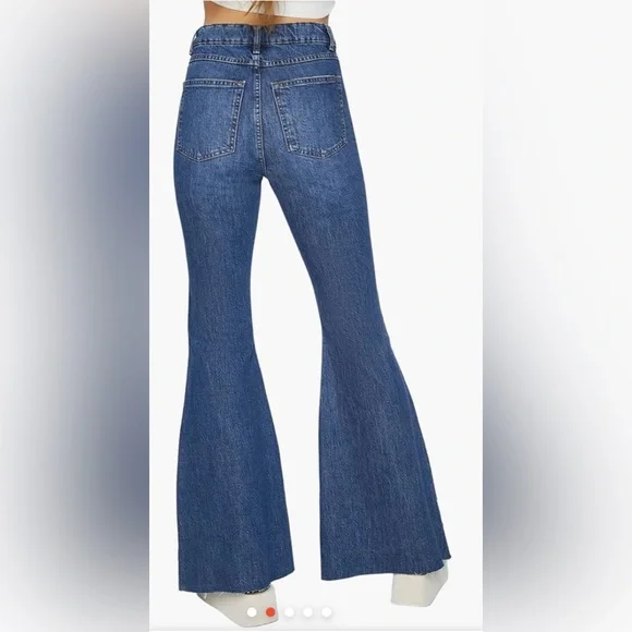 FOREVER 21
Medium Blue Embroidered Floral Flare Jeans Size 26 - Picture 2 of 8